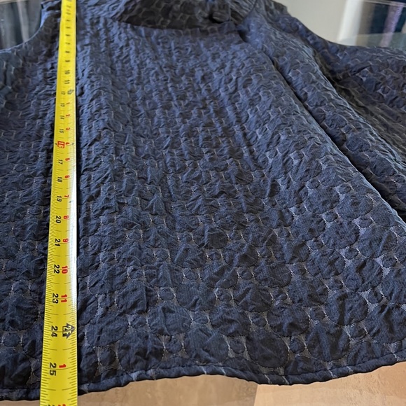 Table 8, 18, texture, interesting collar with button at top of  7” opening,EUC - Picture 4 of 7